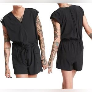 Athleta Sutton utility romper size 8 black drawstring waist with pockets